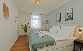 *City, Naehe Hbf, Kingsizebetten, Fitnessecke*